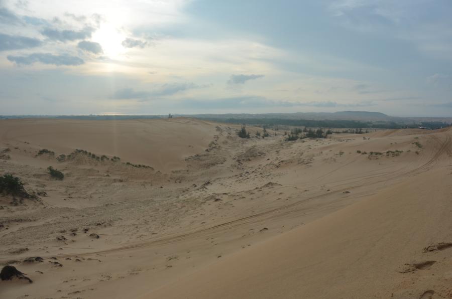 Dünenlandschaft in der vietnamesischen Küstenprovinz Binh Thuan (seit der Verwaltungsreform 2025 ist sie Teil der Provinz Lam Dong). Bild: Petra Schneider
