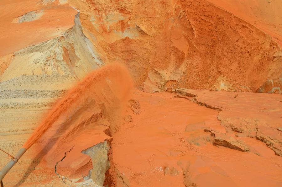 Image 6: Mining of heavy sands in the South Vietnamese province Binh Thuan ©  Petra Schneider