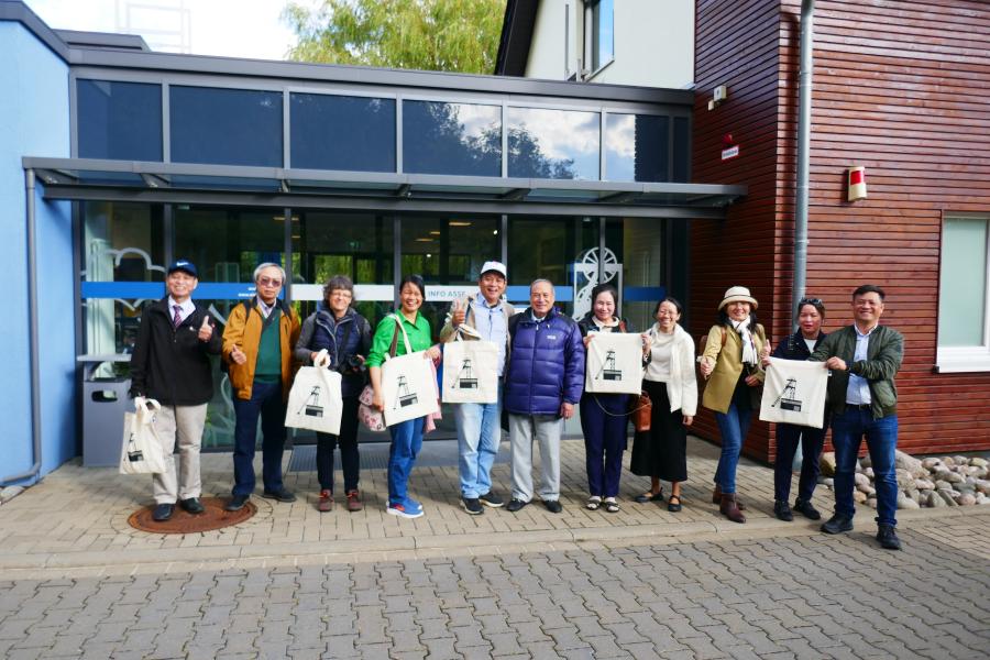 The study tour group in front of the Asse II information centre in Remlingen. Image: Conrad Dorer