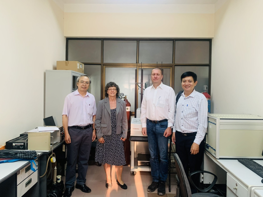 Vietnamese and German experts working together in the RENO-TITAN project.